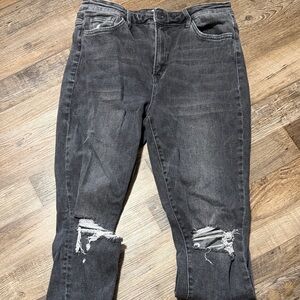 Chic Distressed Black Skinny Jeans